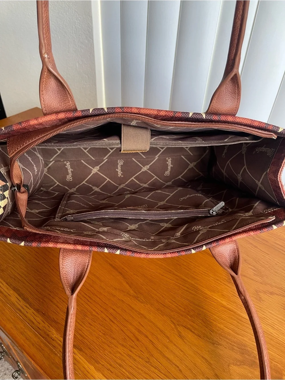 Wrangler Wide Tote Aztec Retro Print - Picture 11 of 12